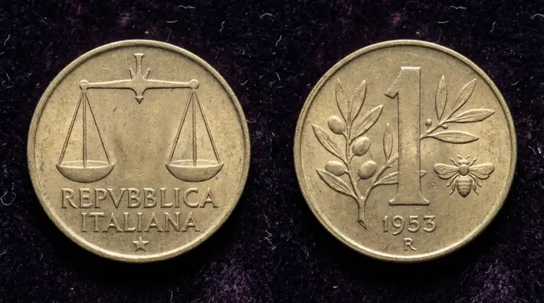 Moneta italiana da 1 lira del 1953 con ape e ramo di ulivo su sfondo scuro